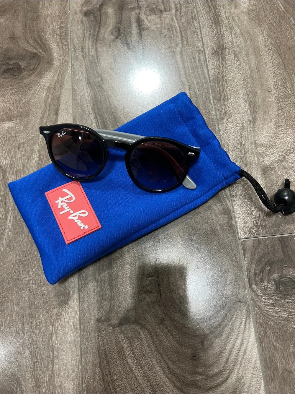 🔥🔥Ray-Ban Kids Black Sunglasses with Blue Pouch
